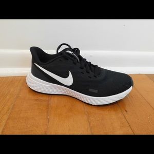 Nike Women Revolution 5 Running Shoes